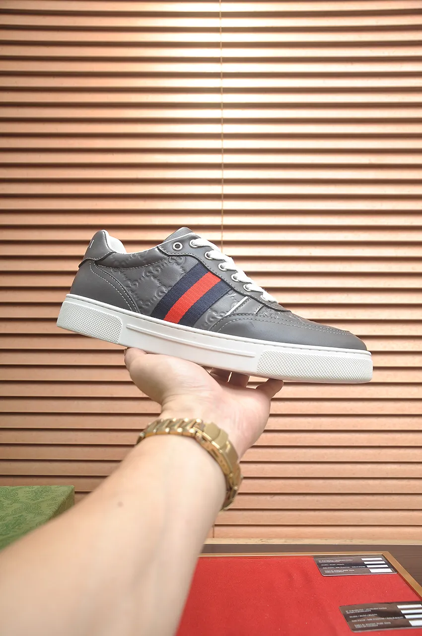 Men's shoes 💰480💶【GUCCI】1:1 men's sports shoes from the official website are now on the market. They are made of original silk cowhide + first-layer sheepskin lining, plus the original 1:1 comfortable outsole from the official website. Fashionable and versatile, super comfortable and breathable! Available in 2 colors: black, standard shoe size 38/45 (custom-made size 45 is non-refundable)